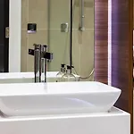 Modern 1-Bedroom Apartment - Aldgate, London