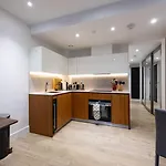 Modern 1-Bedroom Apartment - Aldgate, London