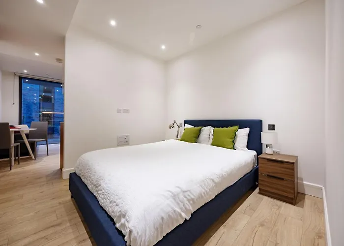 Modern 1-Bedroom Apartment - Aldgate, London